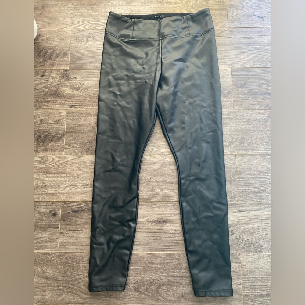 RW&CO black high rise faux leather leggings